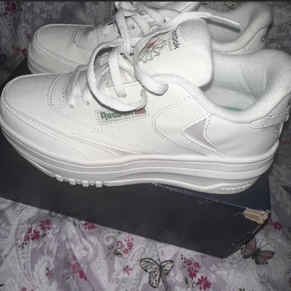 Reebok White kids Platform Leather size 2 Sneakers